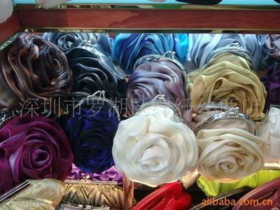 潮安縣纖纖絲珠繡 供應(yīng)絲質(zhì)晚裝手袋的優(yōu)雅之選